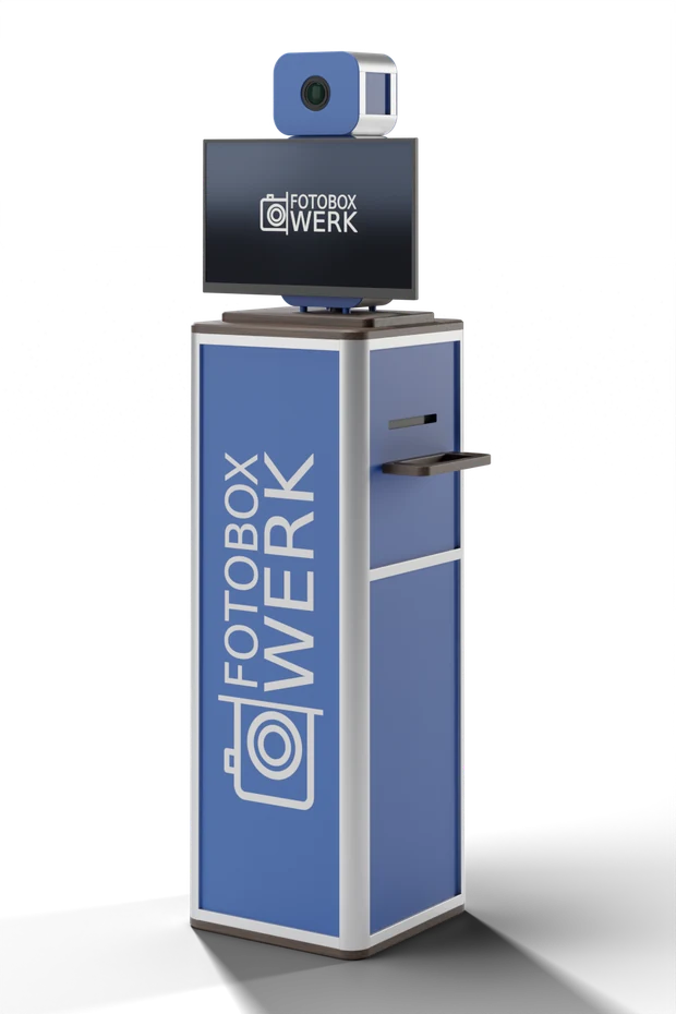 Fotobox mit blau folierten Flächen, Logo hochkant in Weiß auf der Front